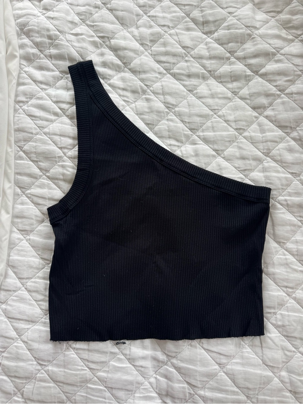 One-Shoulder Ribbed Crop Top - Black